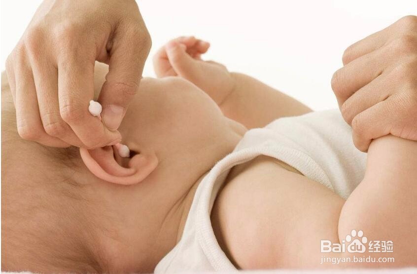 怎样清理婴儿的耳朵?(个人经验秘方)