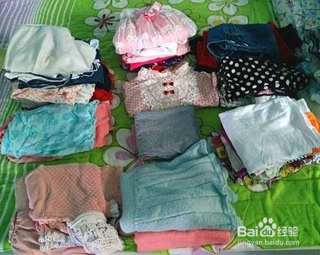 换季时如何整理孩子的衣柜，才不让它乱成一团。
