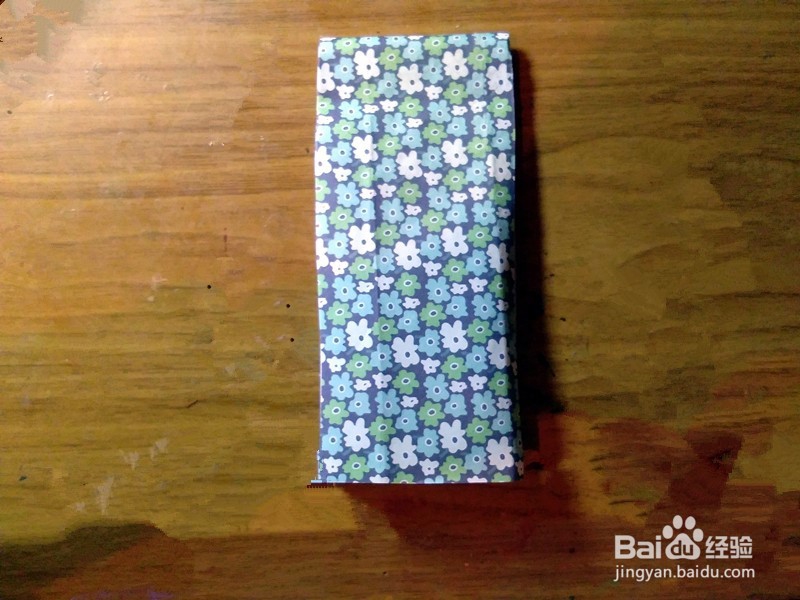 用食品盒制作个性小本儿