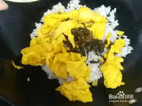 如何做出咸香可口的咸菜炒饭