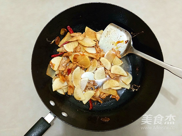 五花肉烧萝卜
