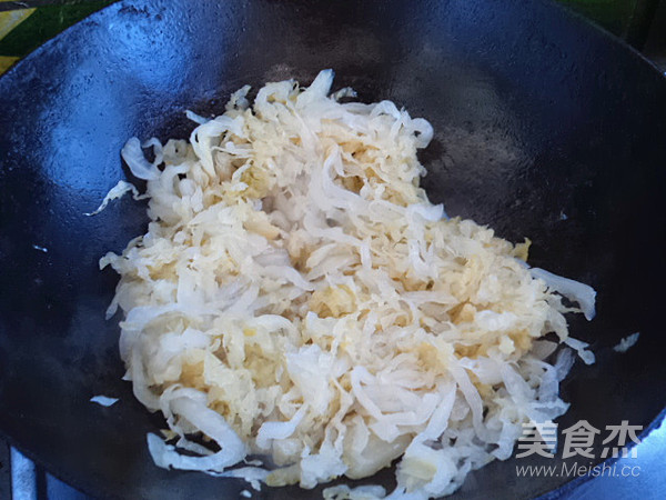 酸菜鲫鱼的做法