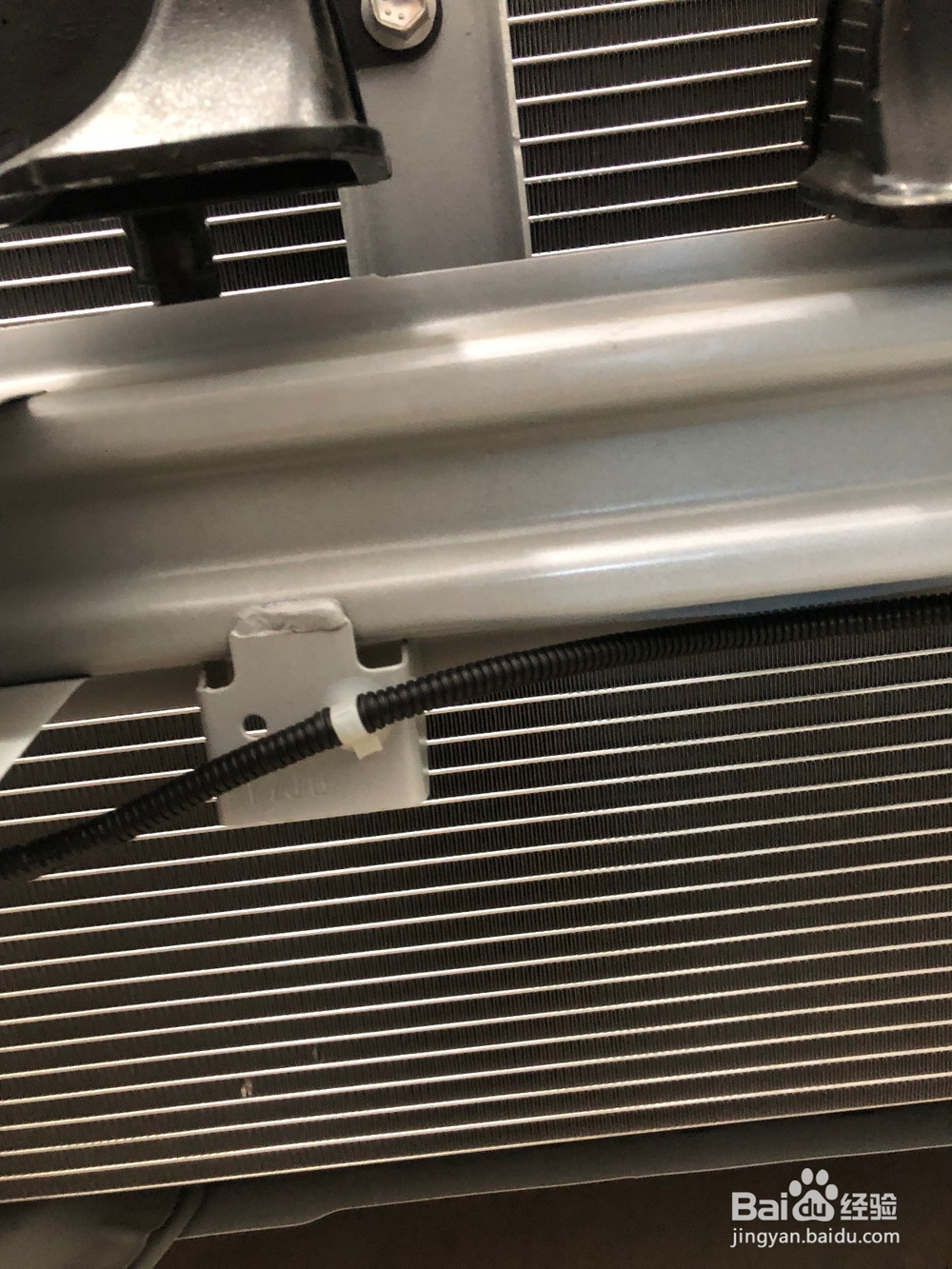 本田XRV原厂4S店特装日行灯的安装