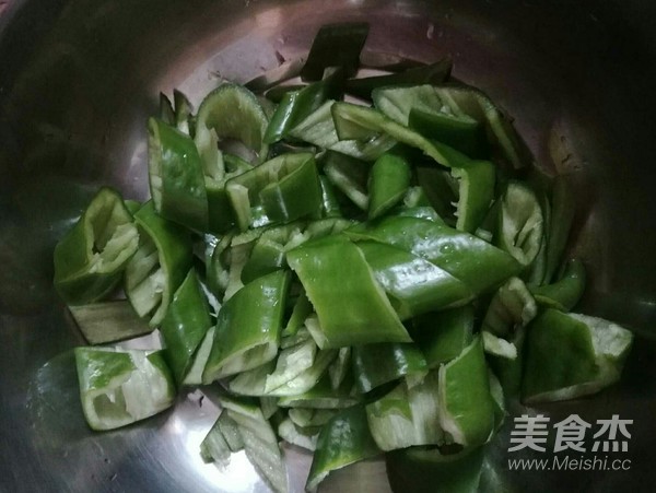 青椒炒腊肠的做法