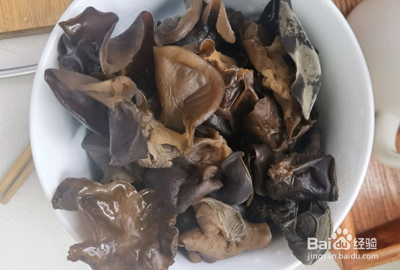 洋葱拌木耳的做法