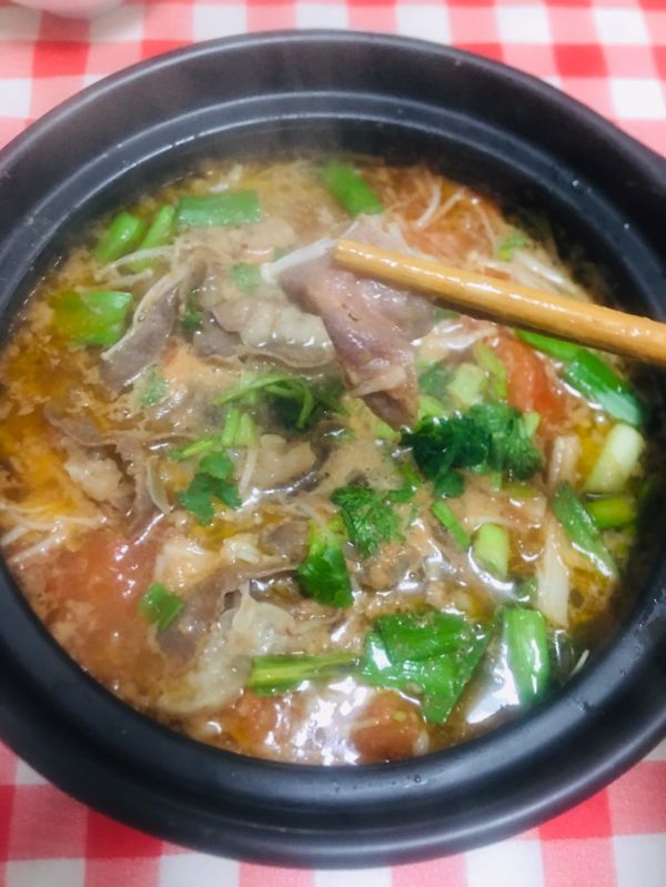 酸汤肥牛金针菇