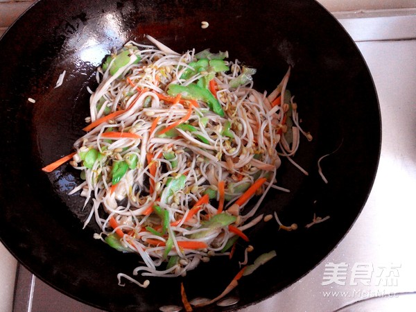 苦瓜炒三丝的做法