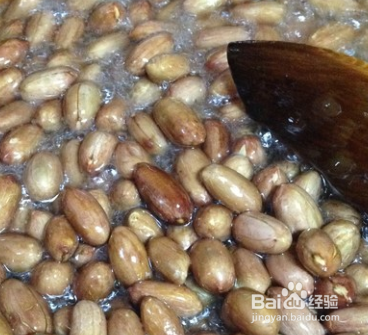 下酒菜之酥香蜂蜜花生的做法