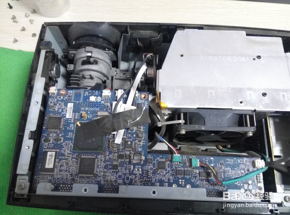 投影仪拆机教程，三洋SANYO PDG-DSU30
