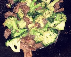 健康养生佳品两人份西兰花炒牛扒肉的做法