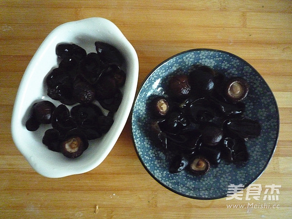 香菇云耳蒸鸡翅
