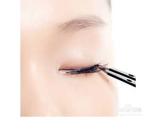 化妆贴假睫毛时候经常出现的错误