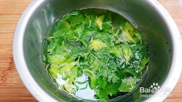 变废为宝 炝拌芹菜叶