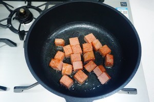 午餐肉蝴蝶意面的做法