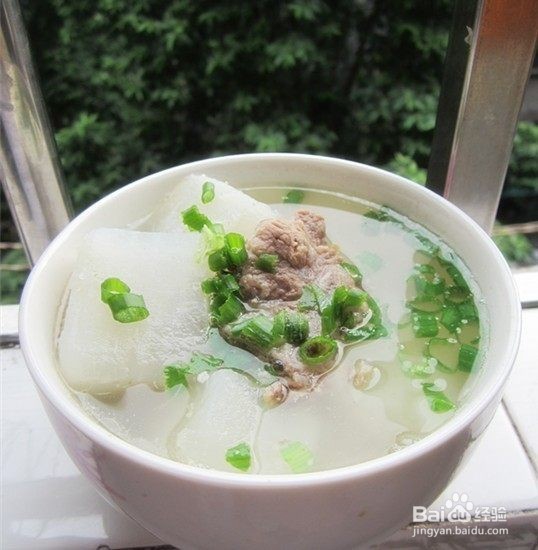家常白萝卜骨头汤做法