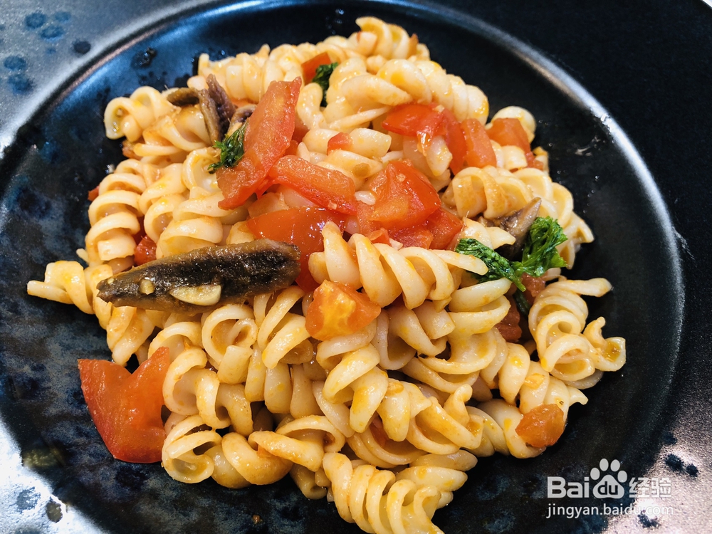 香气浓郁的番茄鳀鱼螺丝粉