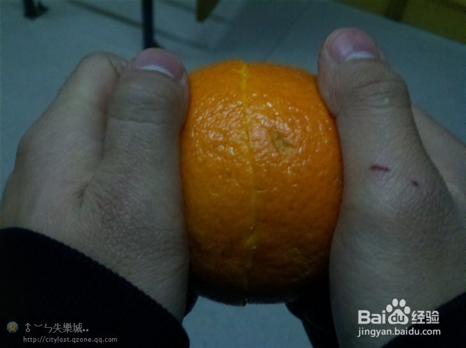 方便的剥橙皮方法