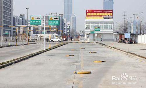 小路考的标准项目：[5]通过连续障碍