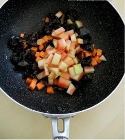 西瓜皮新吃法美味瓜皮丁