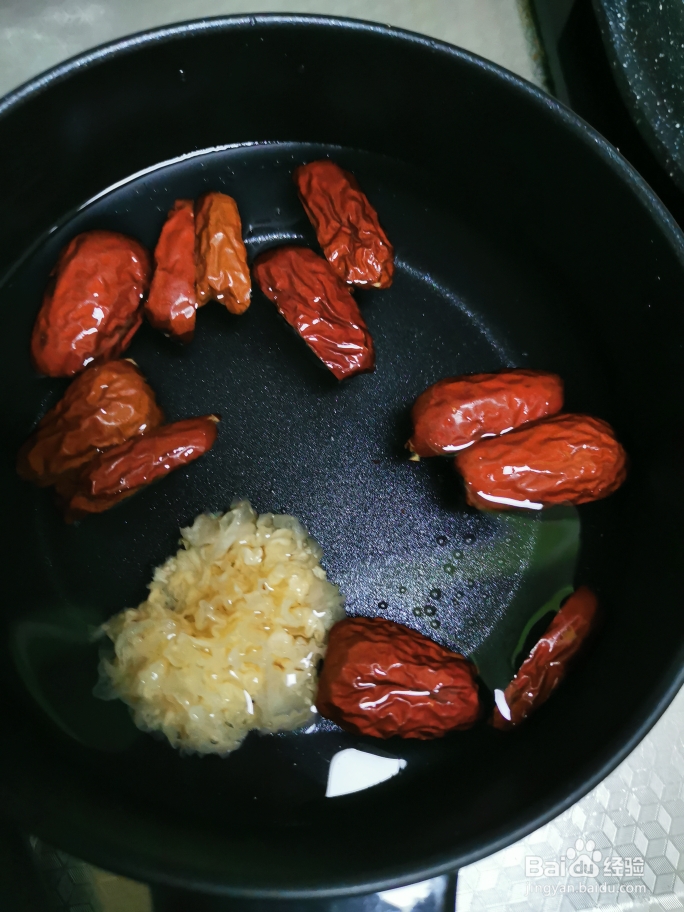 孩子爱吃的红枣银耳莲子羹
