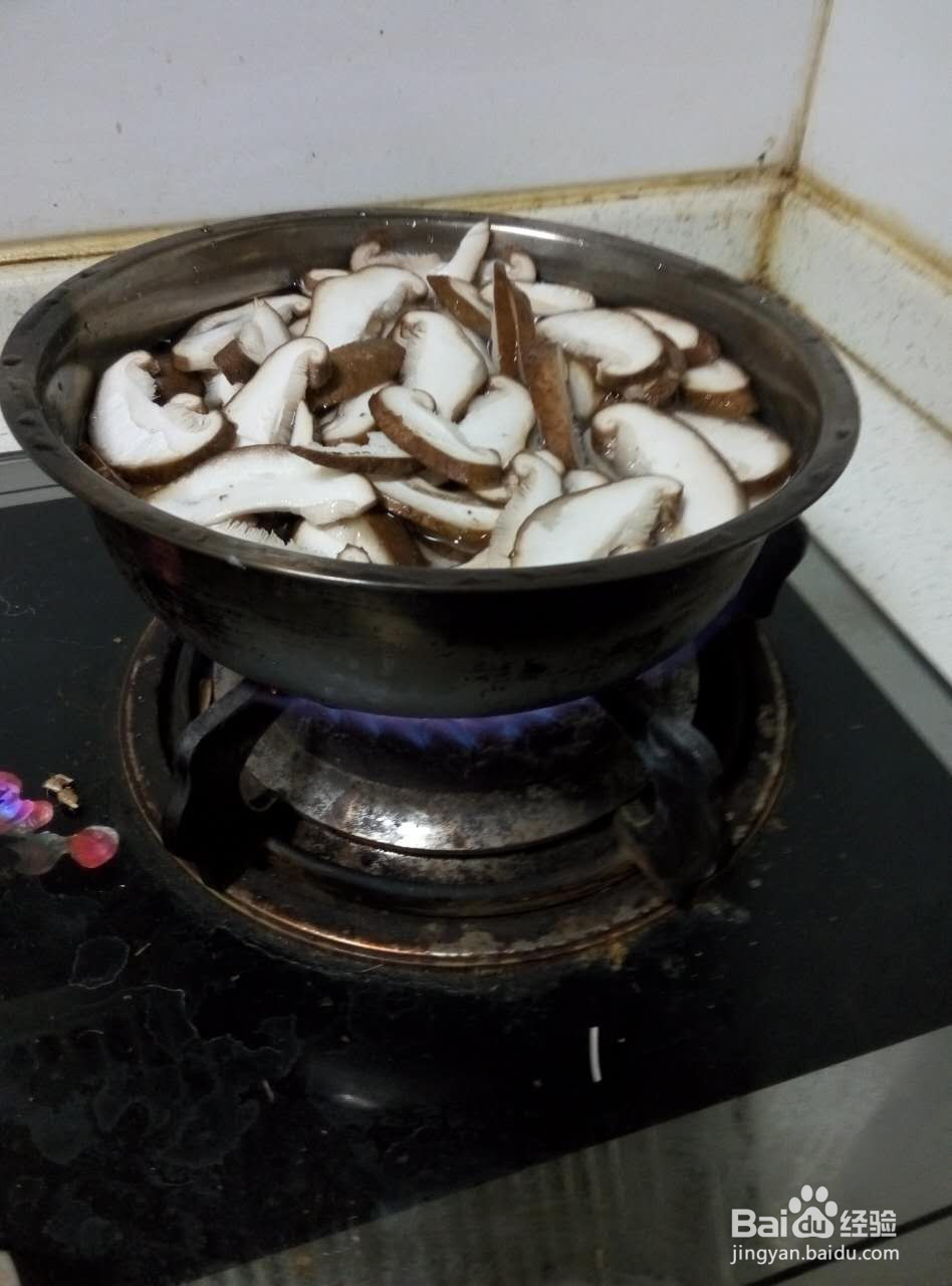 如何炒一盘好吃的香菇