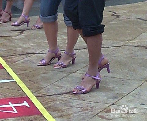 穿高跟鞋如何跑步