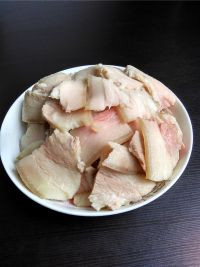 青椒回锅肉怎么做好吃，新家常做法