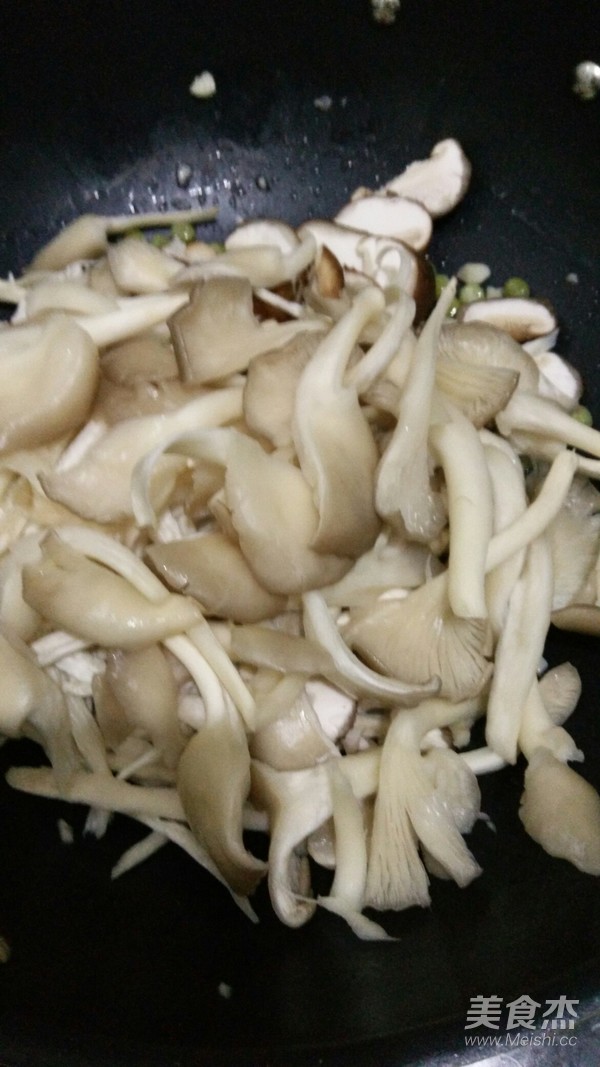 杂菇炒豌豆的做法