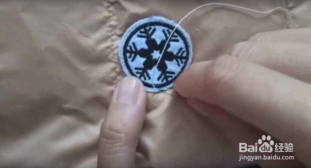 羽绒服刮个口子怎么补