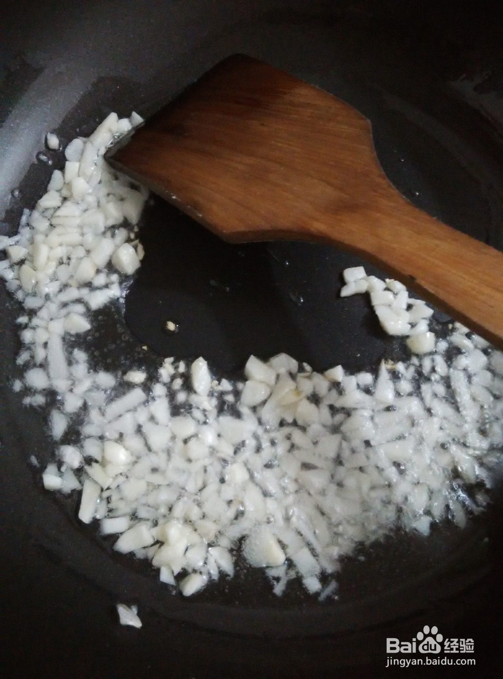 香菇蒜油拌河粉的简易做法