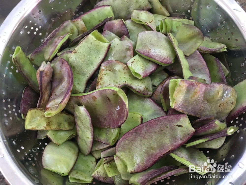 冬天菜谱——腊肠焖扁豆的做法,绵密香甜