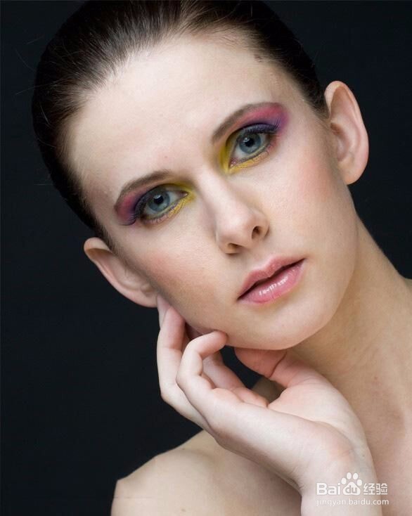 如何用ps中的修复工具给人物形象细节化