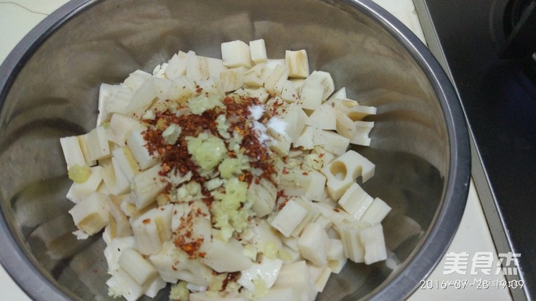 凉拌藕丁的做法