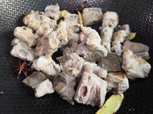 食补佳品红烧排骨(玉米笋版)的做法
