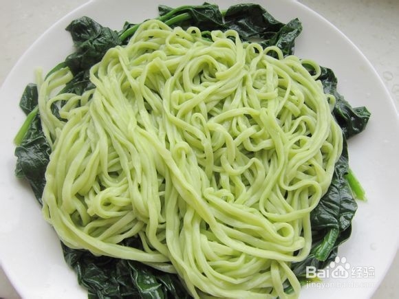 辣皮子滚肉菠菜面做法