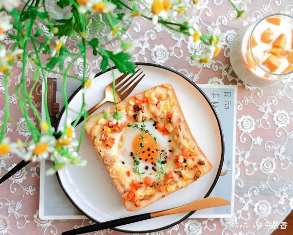 金枪鱼溏心蛋三明治