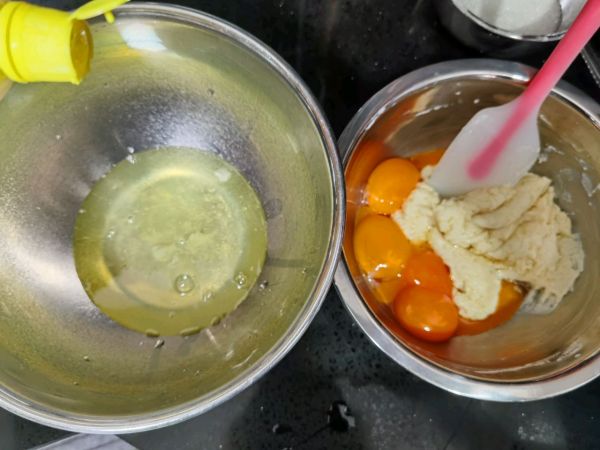 爱心白巧克力夹心慕斯蛋糕