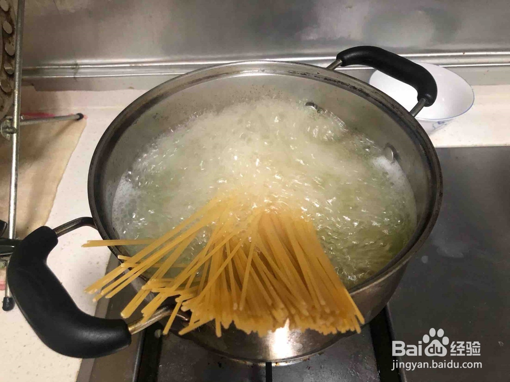 瑶柱西兰花意面的制作方法