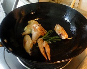 妈妈在家做的豉油鸡翼