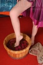 如何预防和治疗脚气。