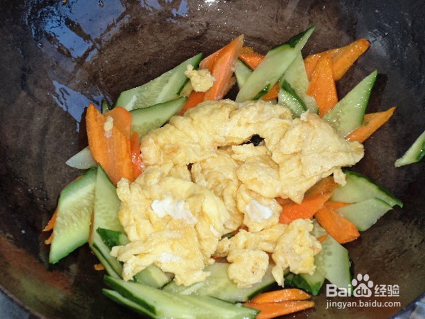 胡萝卜黄瓜炒鸡蛋的做法