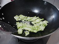 虾米炒鸡腿菇做法