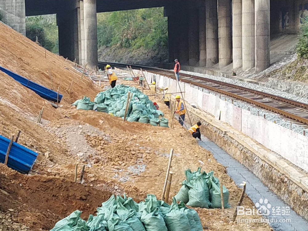 黄土土质高边坡人字骨架施工注意事项有哪些？