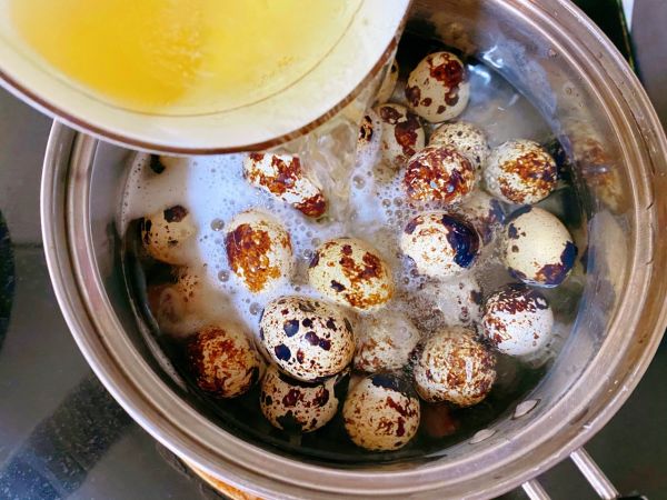 乡巴佬卤鹌鹑蛋