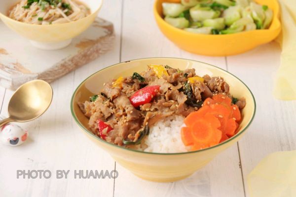 罗勒肥牛卷盖浇饭