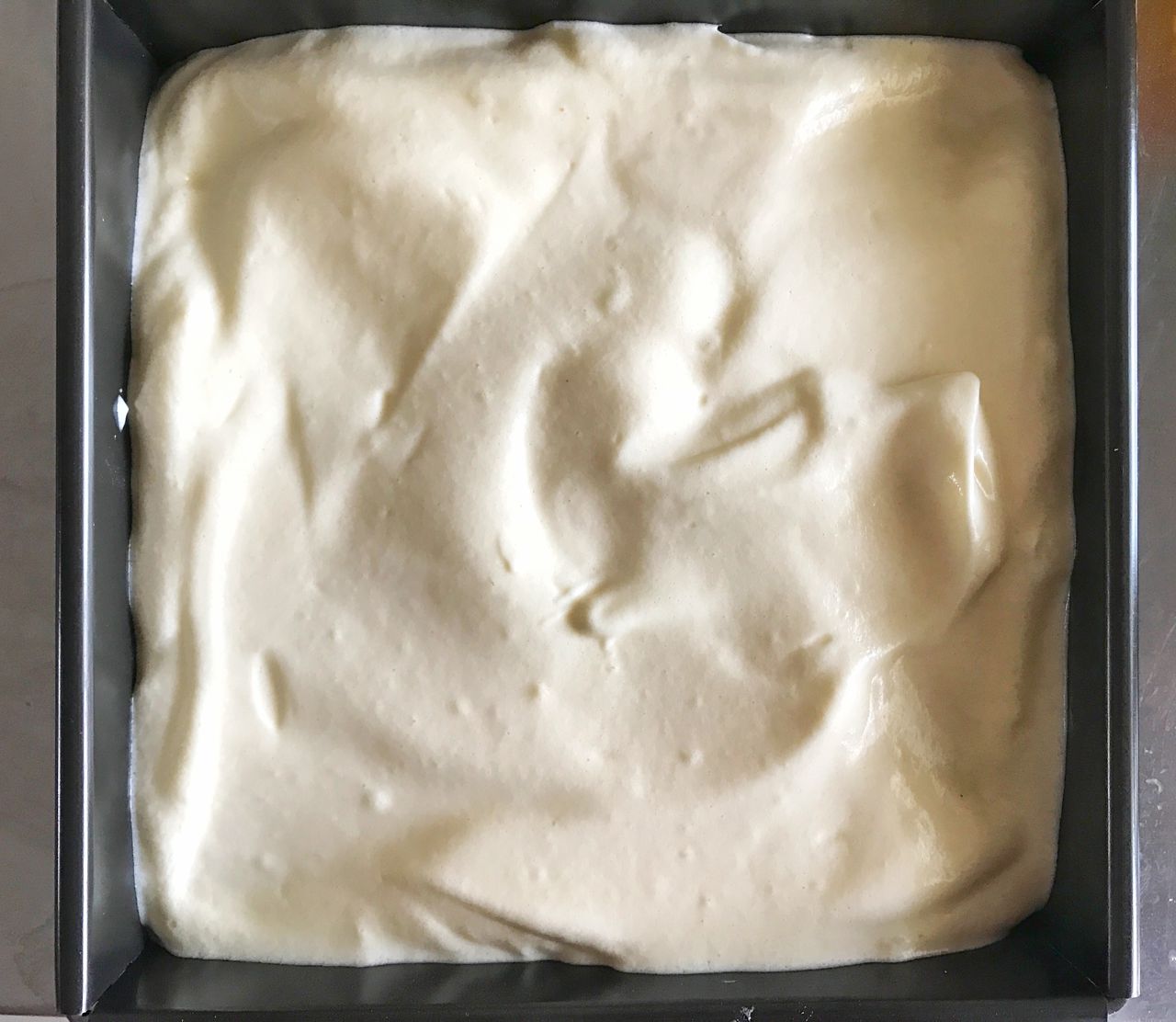 让我们一起学习草莓慕斯奶油蛋糕的做法吧