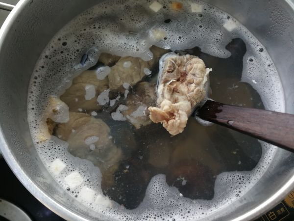 海参鲍鱼大骨汤