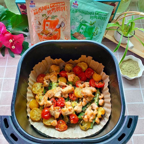 青花椒盐风味三文鱼蔬菜沙拉空气炸