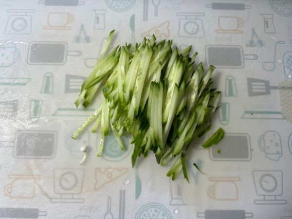 凉拌黄瓜金针菇