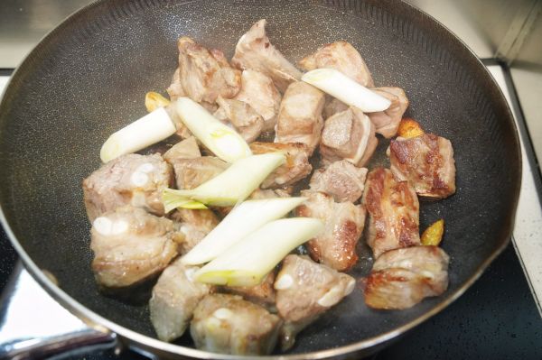 黄瓜杨梅糖醋排骨